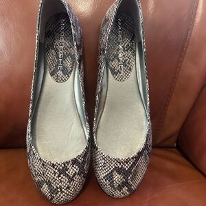Marc Fisher Black and Gray Flats
